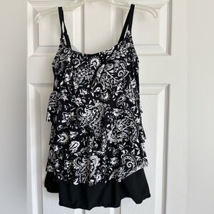 New without tags Black & White Tiered Paisley swimsuit